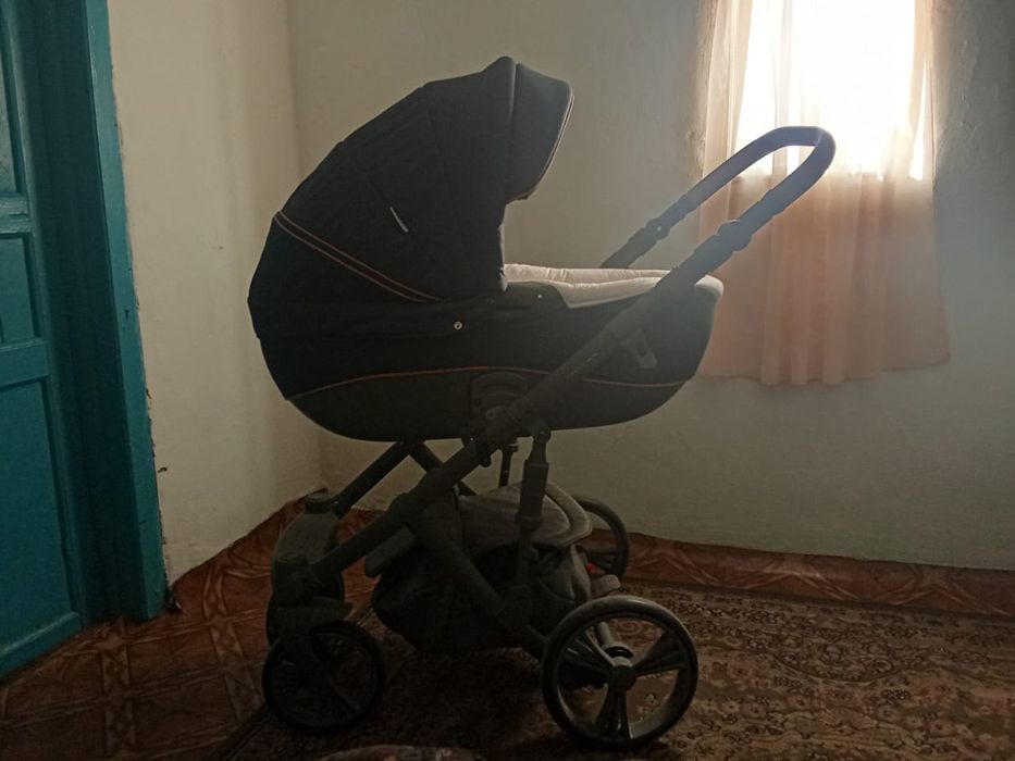 Коляска б/у в отличном состоянии