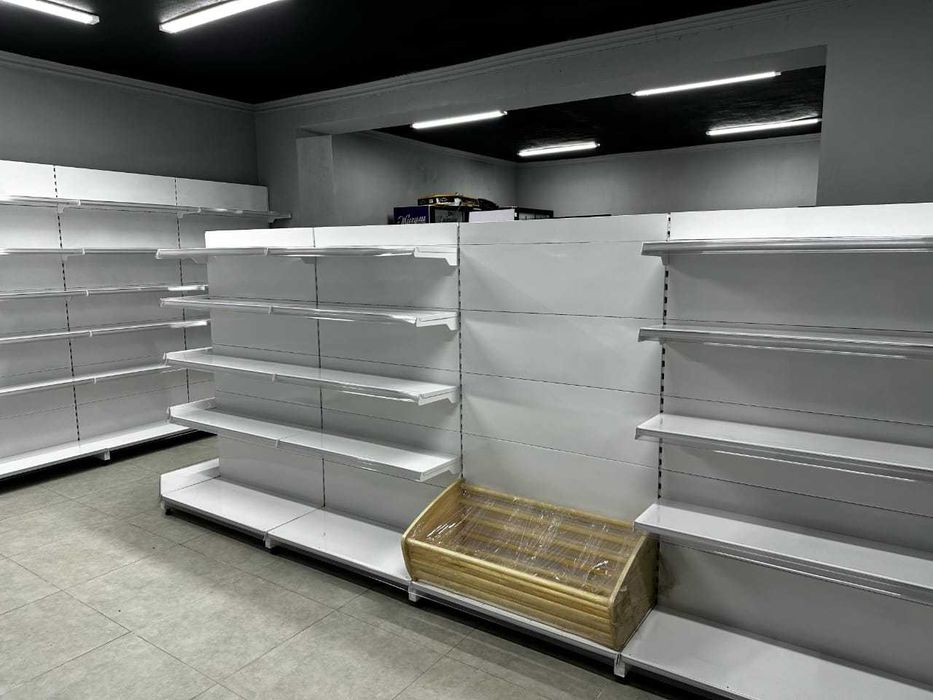 Металлические пристенные Ветрины Стелажи Полки Торговые для магазина