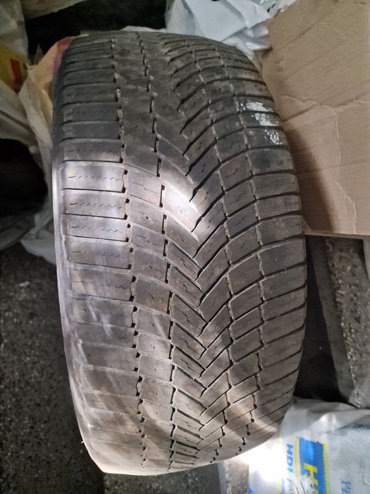 Гуми зимни 255/50/19 Bridgestone