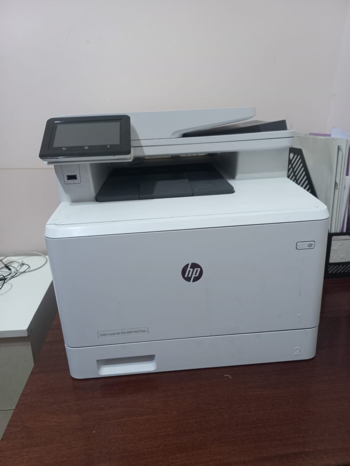 Продаётся Цветной принтер 5в1  hp color laserjet cm6040f mfp