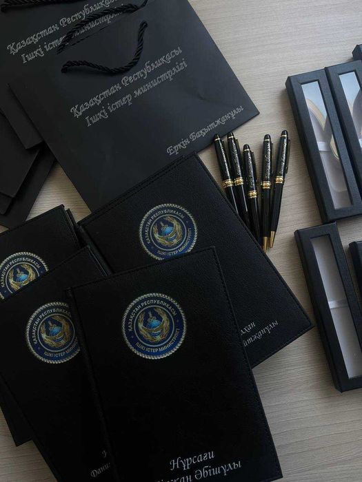 Корпоративные и именные подарочные наборы с гравировкой Блокнот ручка