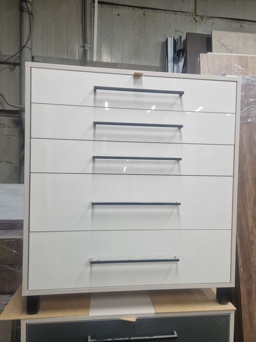 Комод новый, телескоп направляющий