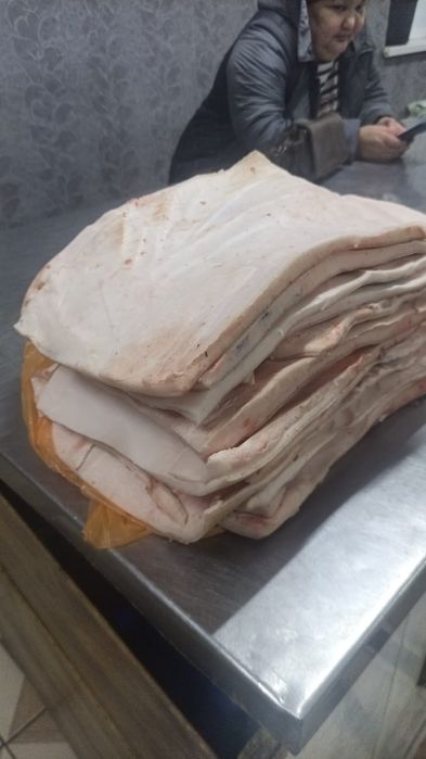 Шкурки свиные с салом высотой 1-1,5 см по 300 тг за 1 кг