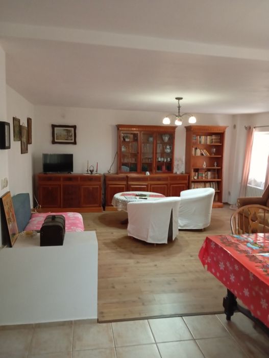 Inchiriez apartament cu 3 camere