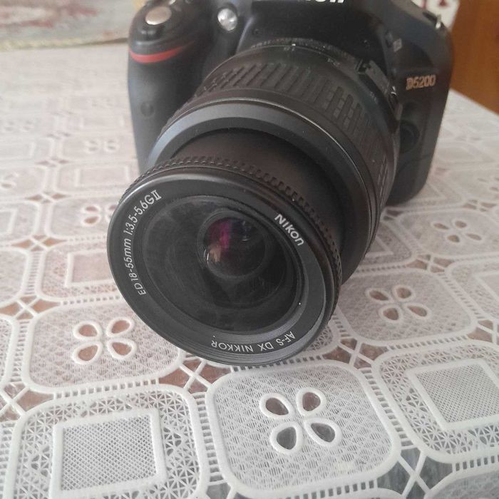 Продам камеру Nikon  D 5200 обьектив 18-55