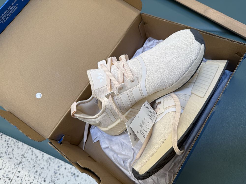 Обувки-Adidas NMD_R1