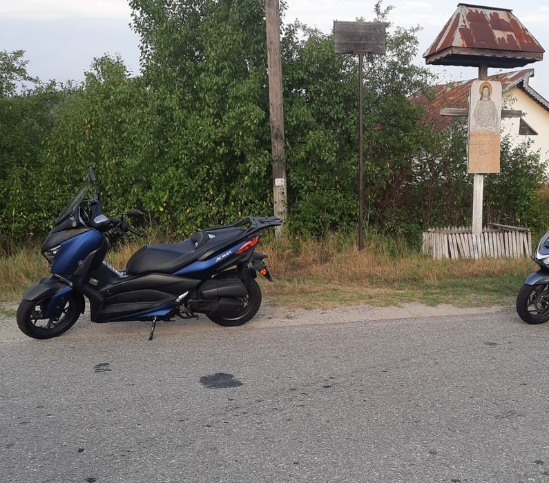 Yamaha xmax 125 cât b.