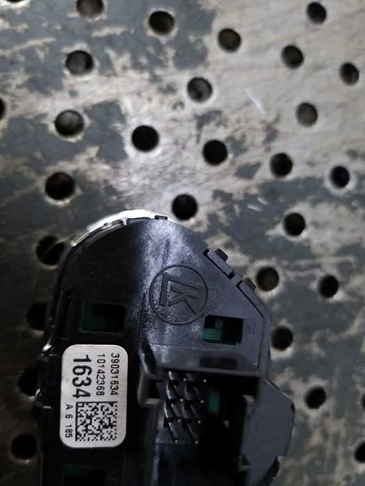 Buton avarii opel corsa e 39031634 10142368