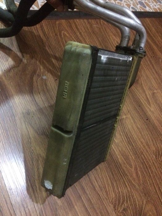 Для BMW e36 радиатор печки кондейная в идеале оригинал .