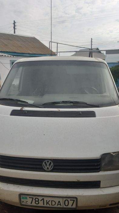 Продаю Volkswagen Transporter   1992год фургон 1.9 объём