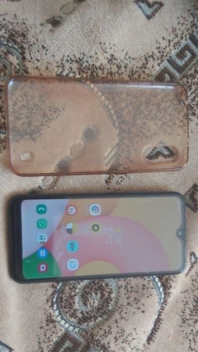 Продам galaxy A01 в хорошем состояний 16Gb ozu 2Gb