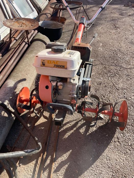 Motosapa Ruris si unealta imprastiat seminte