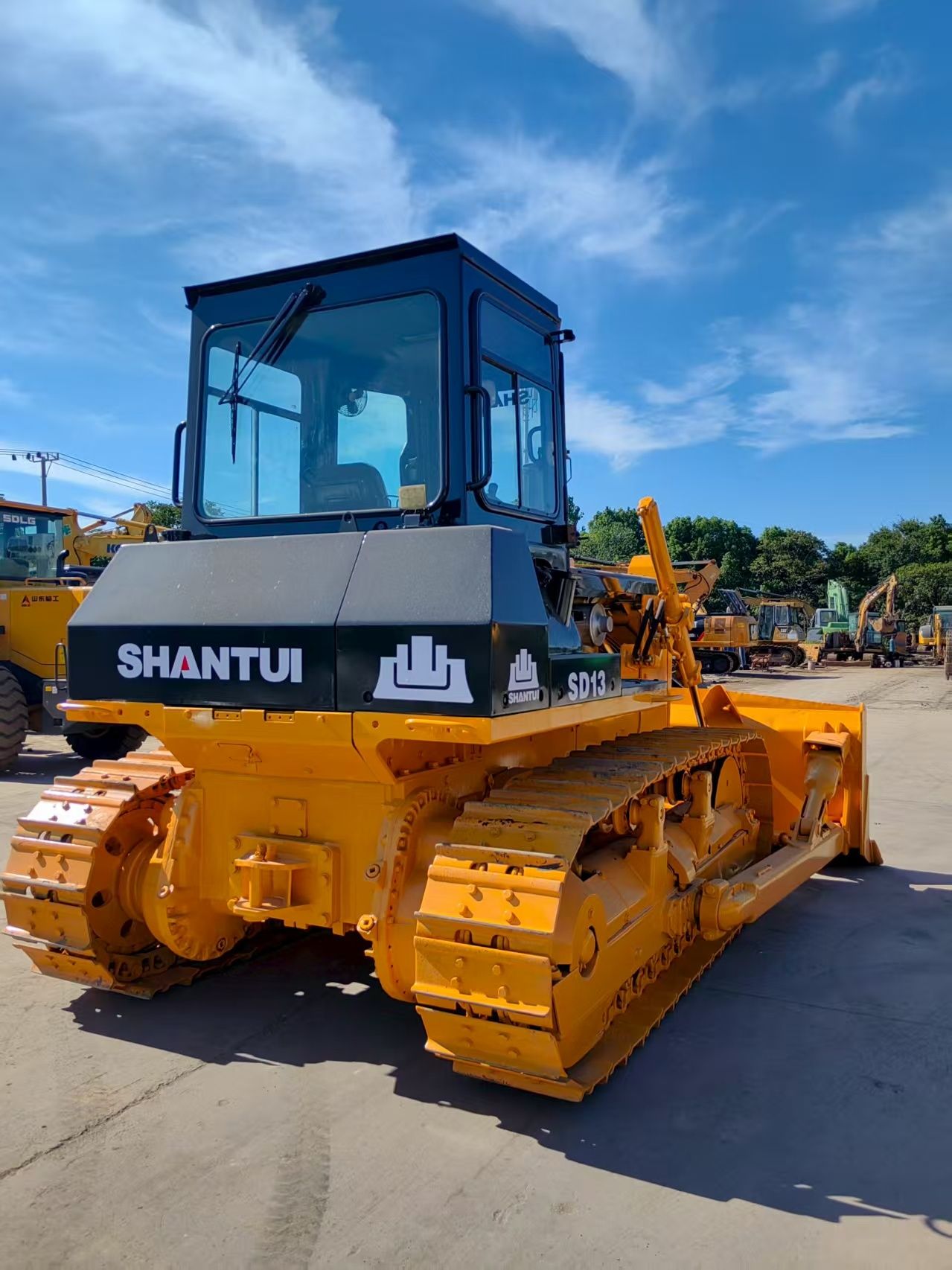 Бульдузор SHANTUI SD13