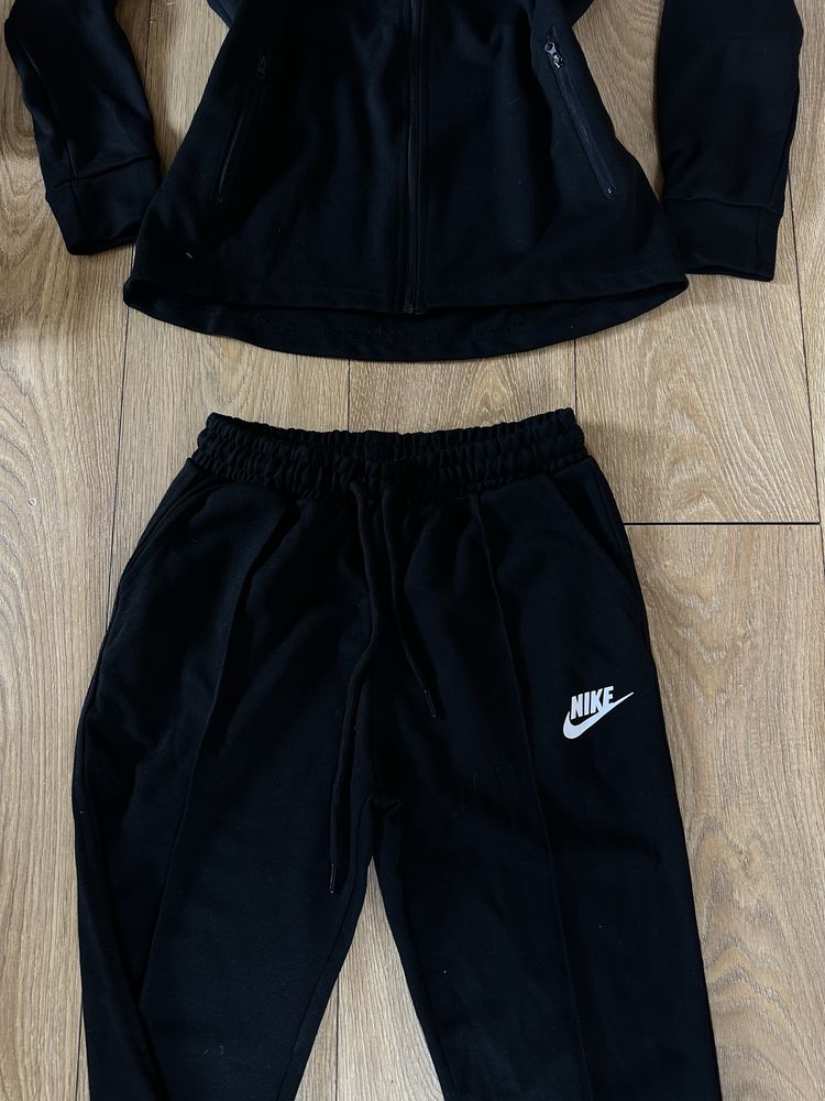 Nike!Страхотен модел сет Nike