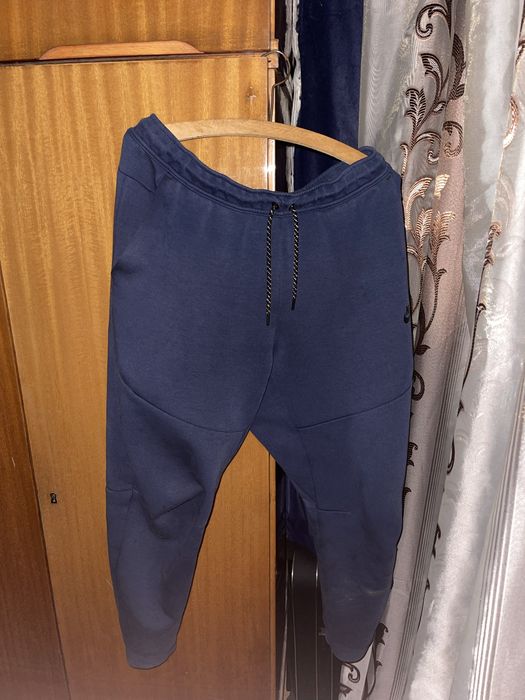 Vand pantaloni Nike Tech marimea L