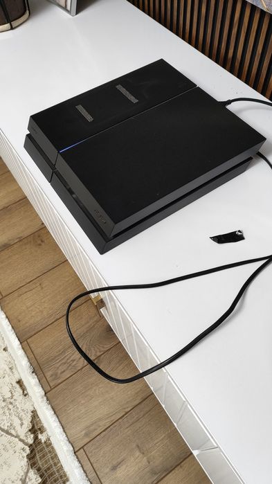 PlayStation 4 FAT (1 Тб) + 2 Джостика + 12 дисков + PS Camera