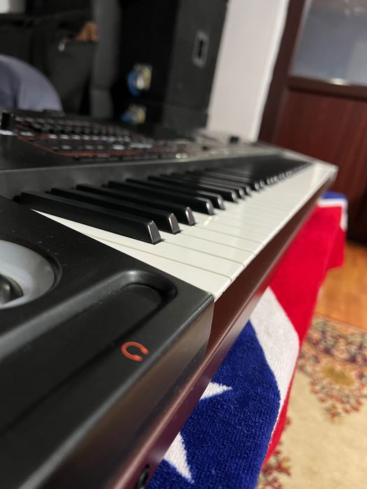 Vând Korg PA 4X oriental