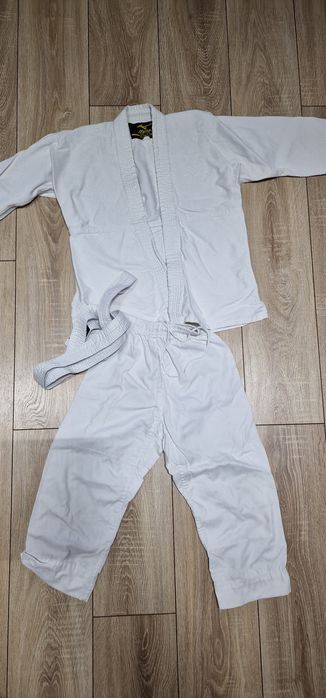 Продам кимоно для таеквондо