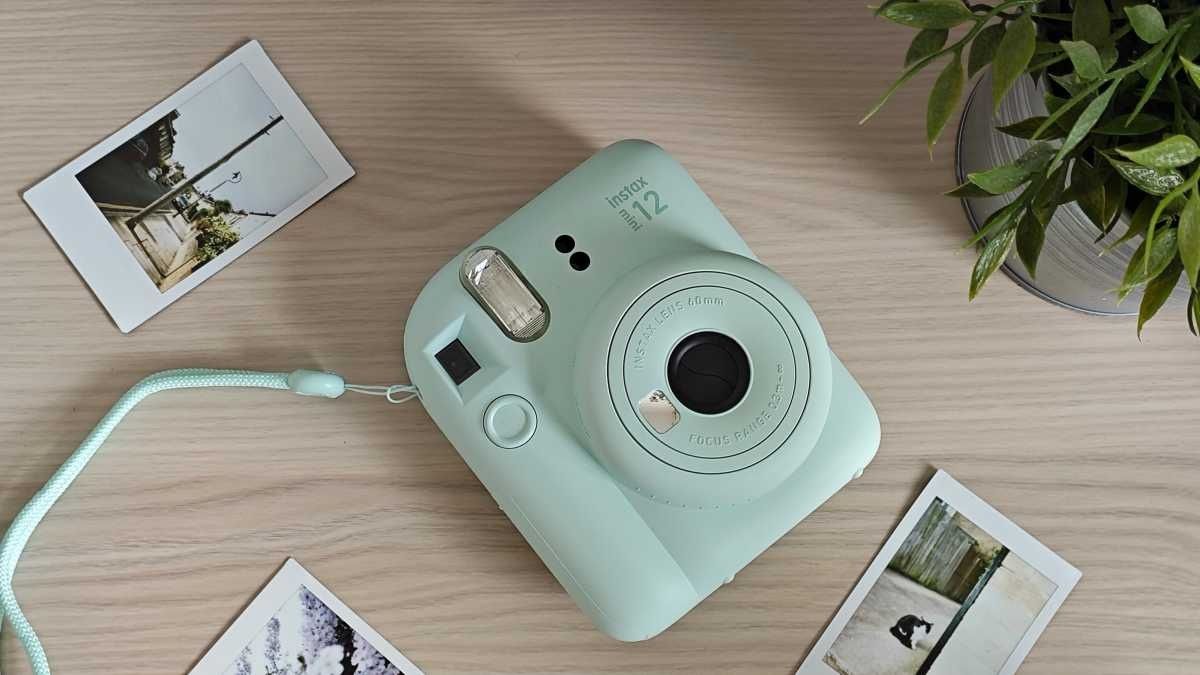 Instax Mini 12 компактный фотоаппарат