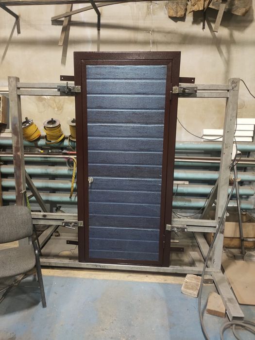 Продам двери утепленные из сэндвич панелей