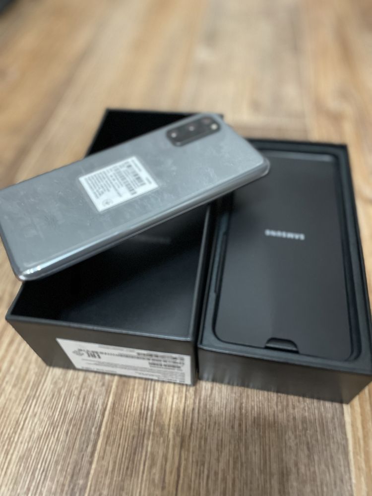 Продам Samsung S20