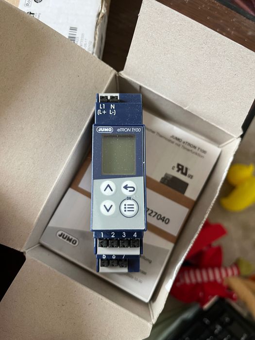 Regulator de temperatura Jumo