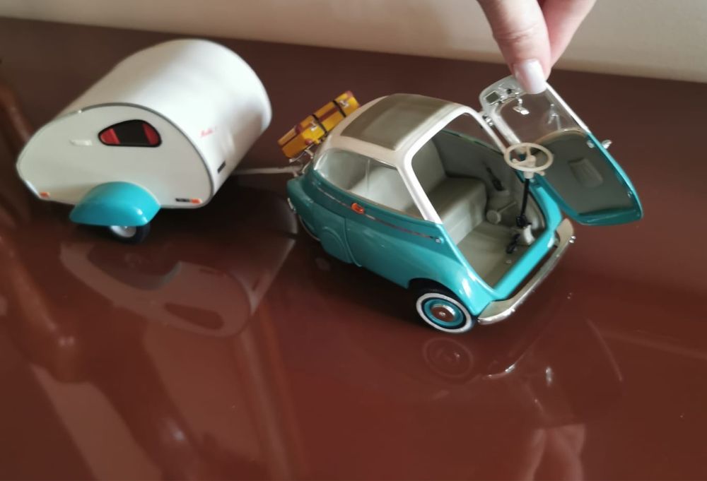 Количка 1955 BMW Isetta 250 и кемпер от Revell 1:18 рядко зелено издан