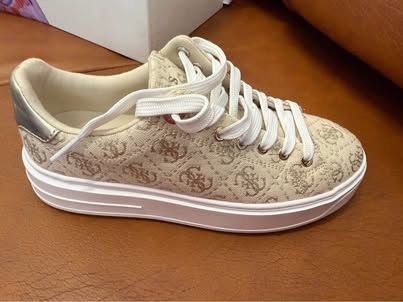 Vand adidasi Guess Originali