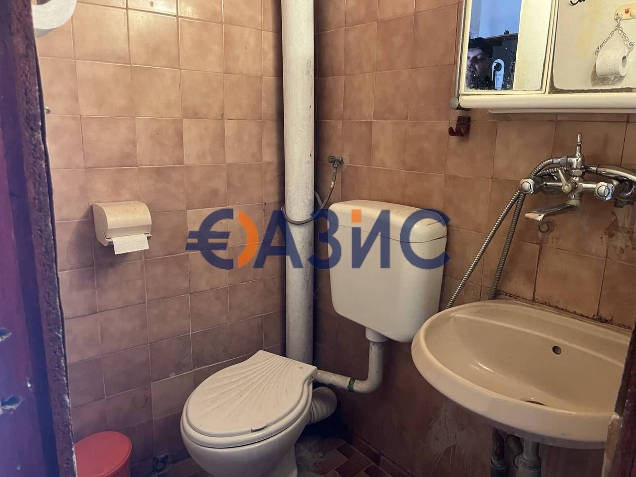 Двуетажна къща в центъра на гр. Свети Влас 245 м2, и двор 1 149 м2,
