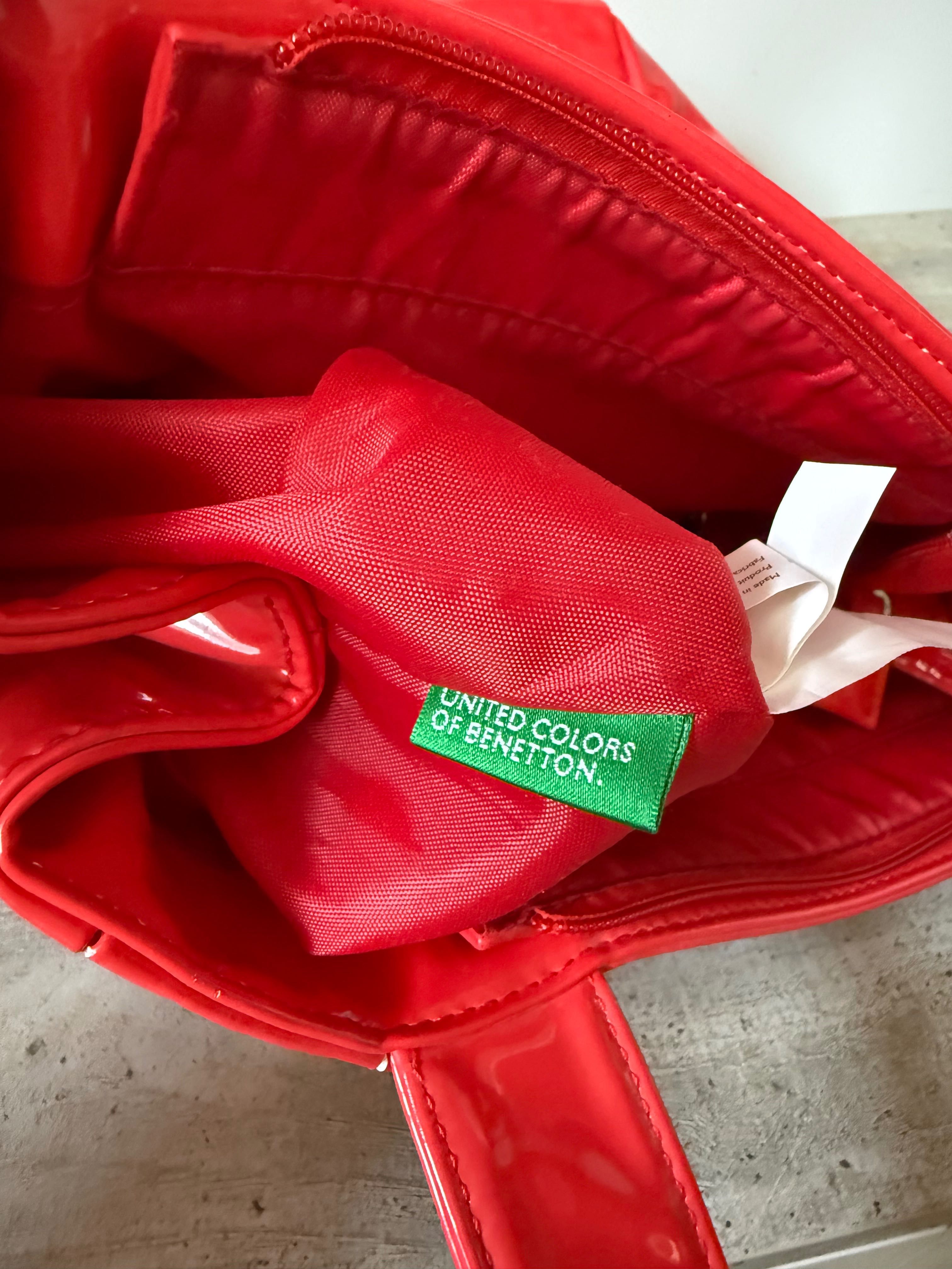 Чанта лак в коралов цвят Benetton