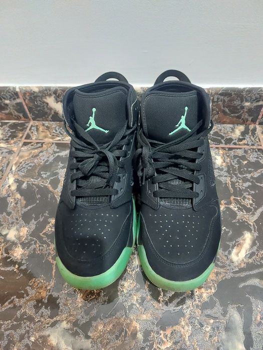 Adidasi Jordan mars 270