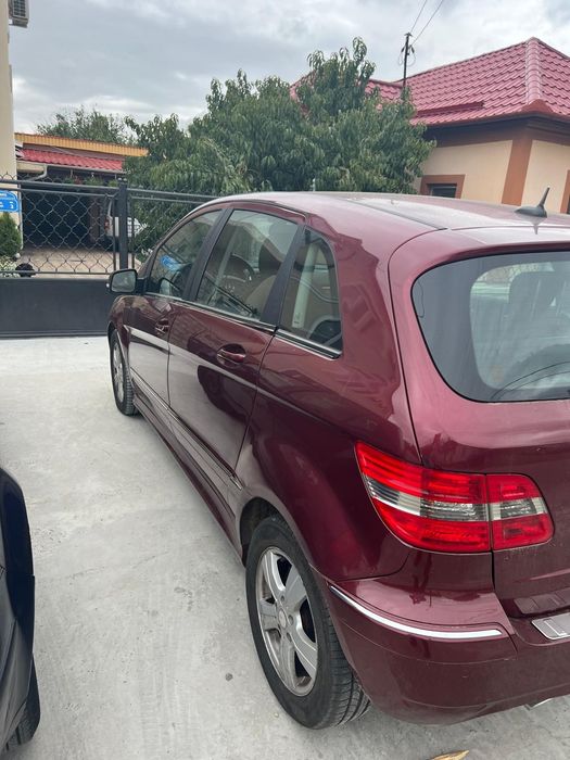 Vând Mercedes 200B,2010,înmatriculat