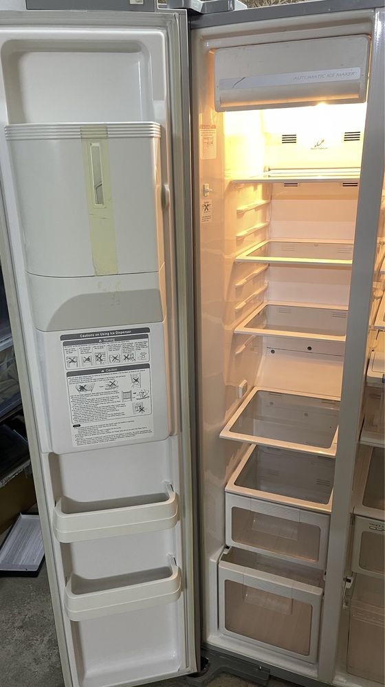 Продается холодильник Hitachi side-by-side 584л