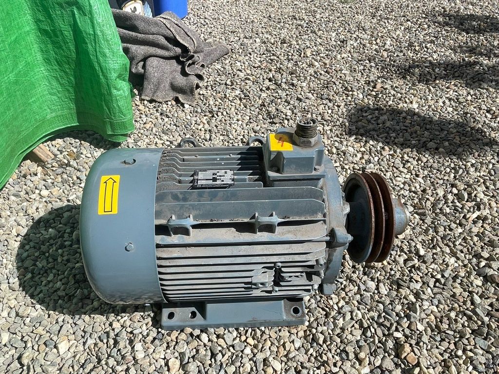 Vând motor 11 kw