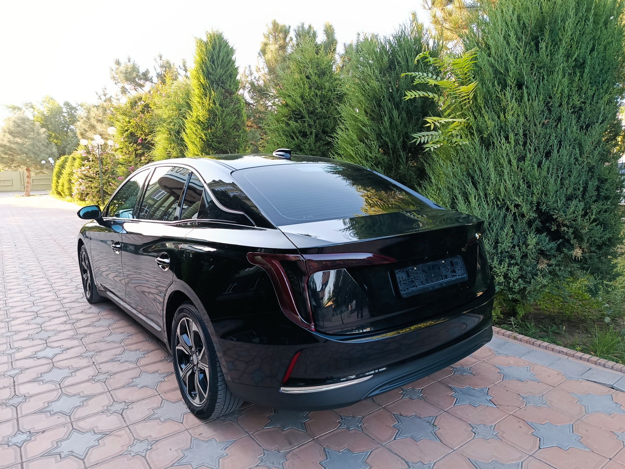 HONGQI EQ M-5 2025! 450 km li Full. Rasmiy salondan olingan