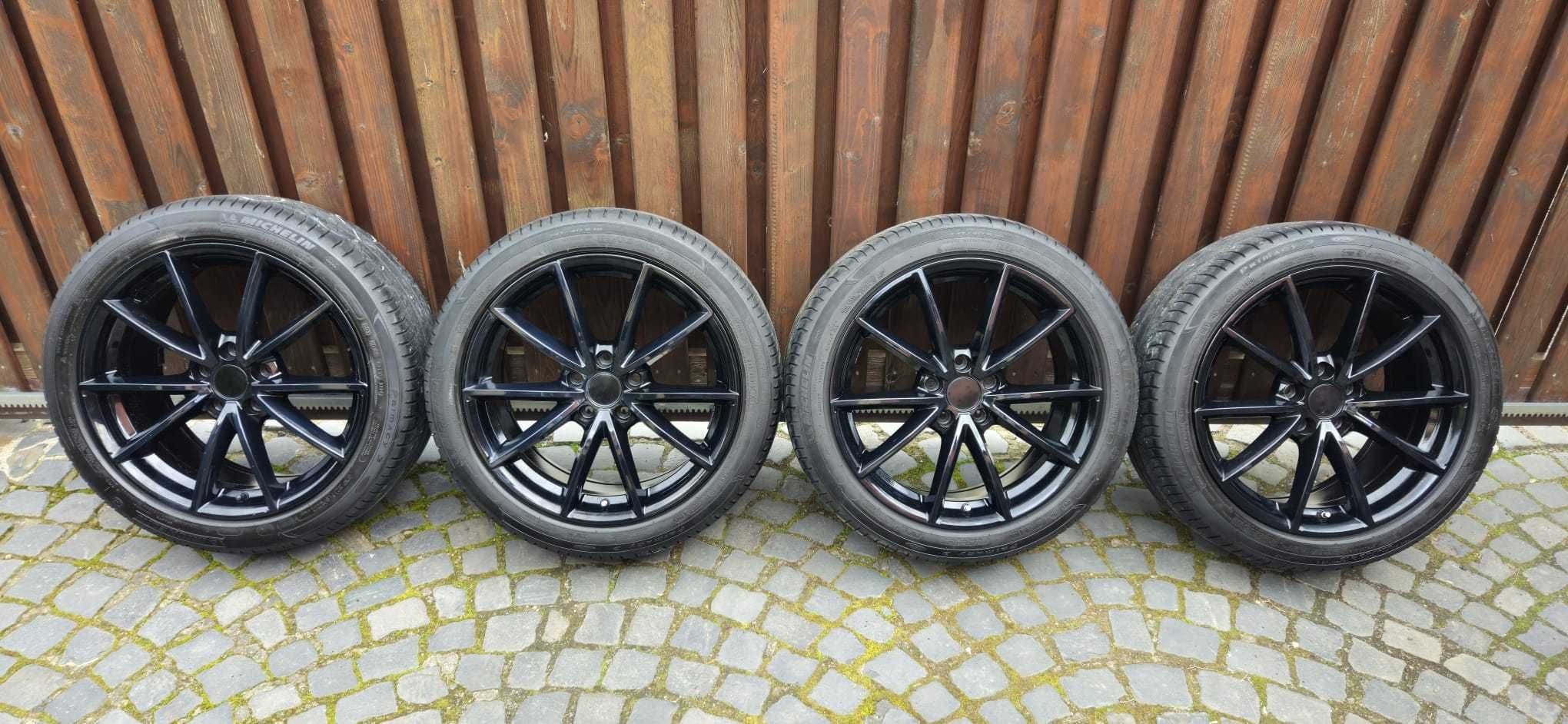 Jante Aliaj Audi 8x18 5x112 ET47 Negru lucios + Anvelope vara