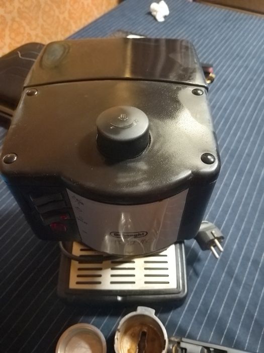 Кафе машина Espresso Delonghi
