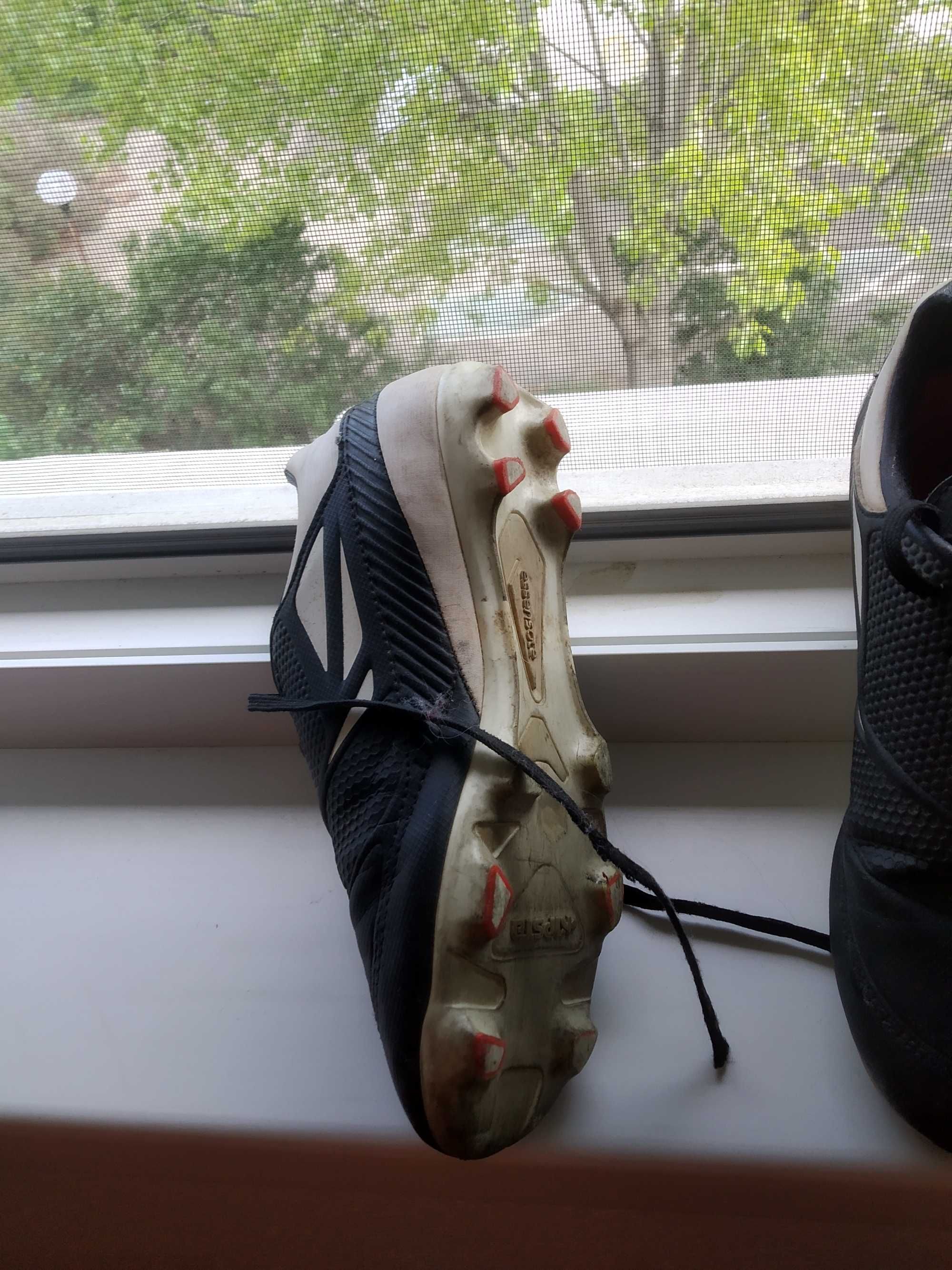 Футболни обувки купувани от Италия