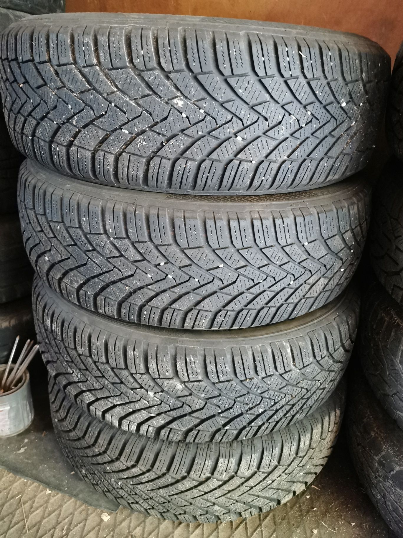 2 комплекта зимни гуми 195/65/15 и 185/65/15