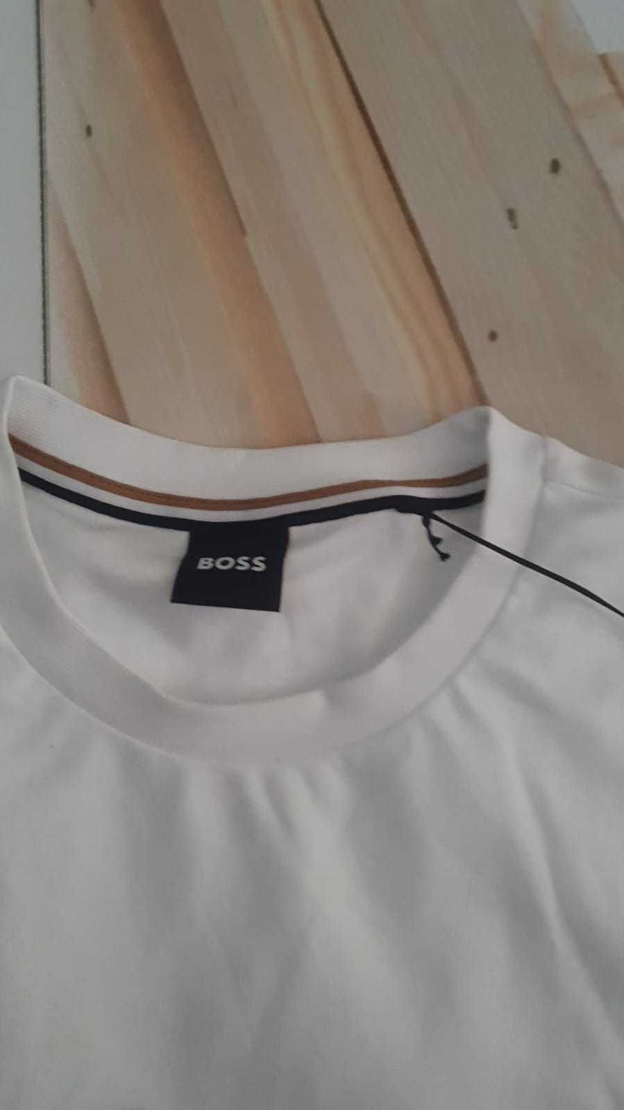 Vand tricou barbati Hugo Boss masura L  si XL  nou cu eticheta.