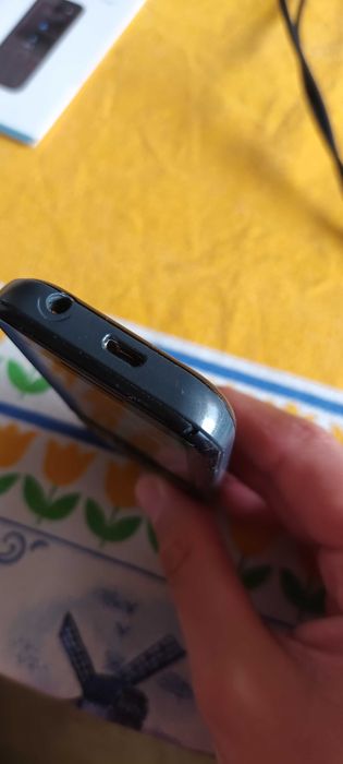 Продавам телефон MobiWire Fp-1