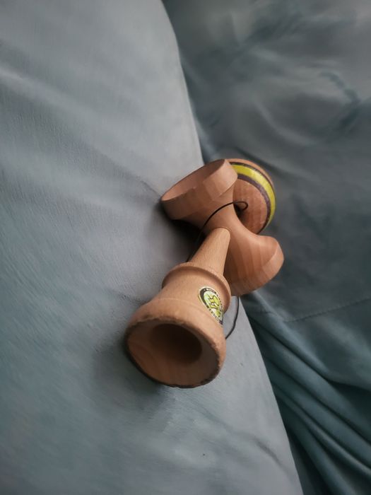 Vând sau schimb kendama sweets legend shape JORGENSON si kendama prime