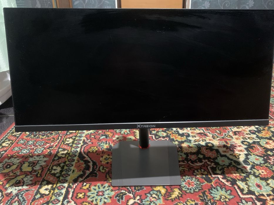 монитор xtreon 200гц, чуток разбитый