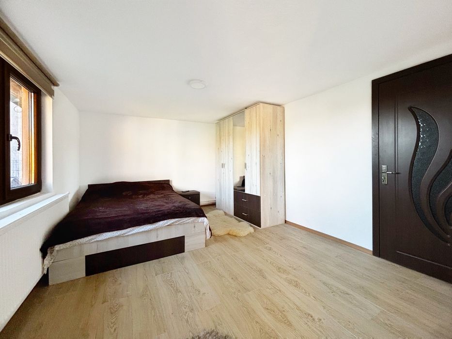 Vând pat cu saltea și sertar aproape nou