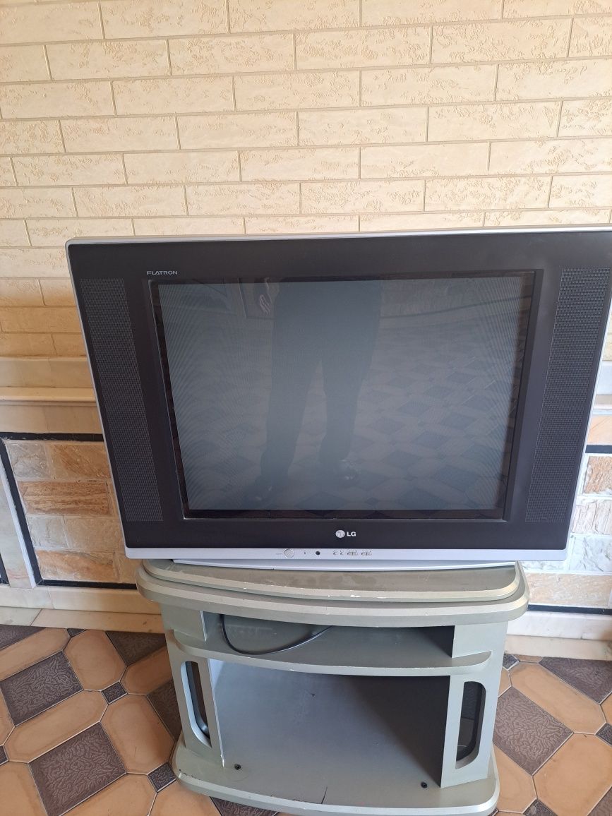 Телевизор LG FLATRON 72см