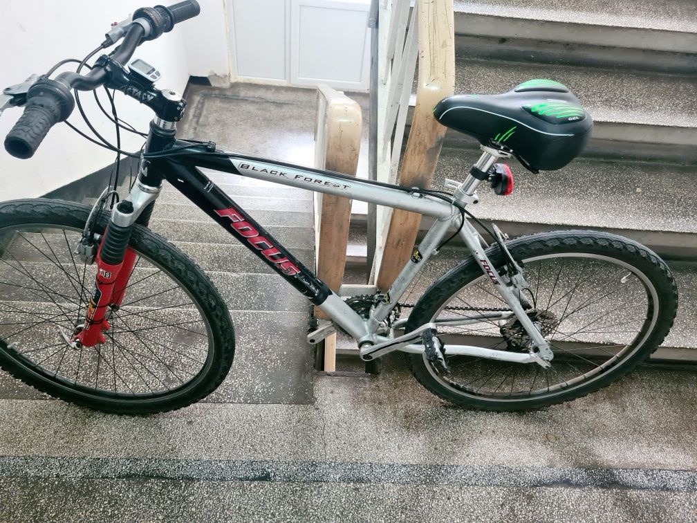 Vand bicicleta cu frane hidraulice