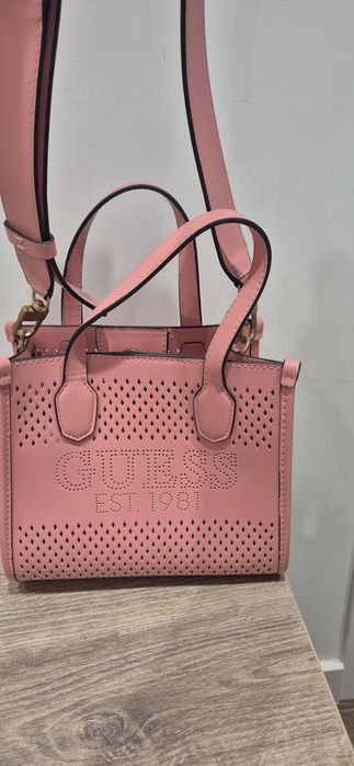 Оригинална дамска чанта Guess