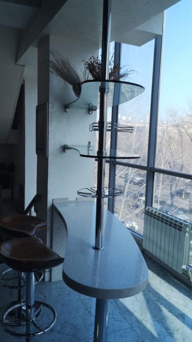 Барная стойка со стульями