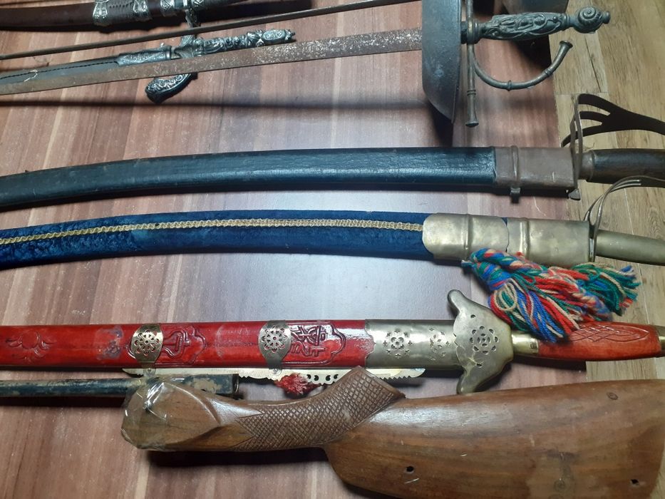 Стари  ками,кинжали,саби  и  пищови