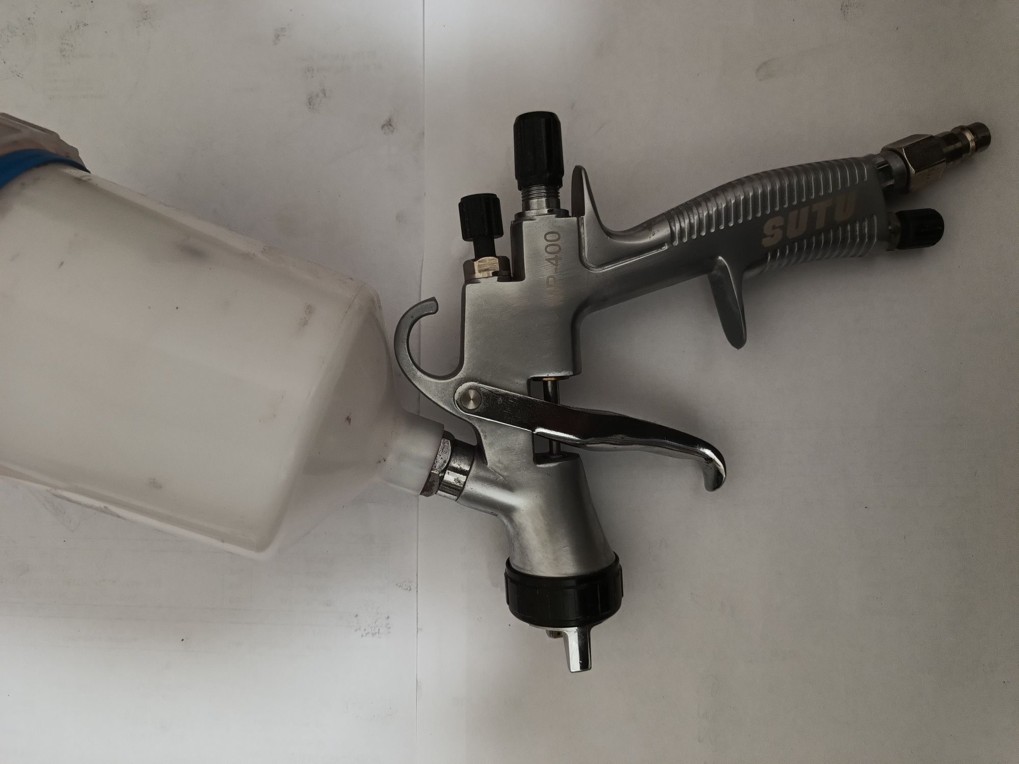 Pistol vopsitorie   SUTU puțin folosite.